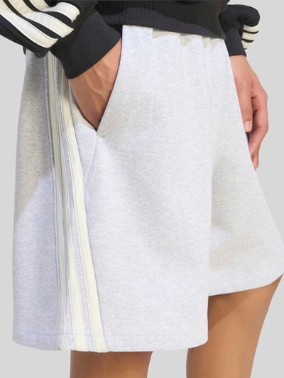adidas Sportswear Relaxed Fit Sweatshirts aus reiner Baumwolle Hellgrau 3