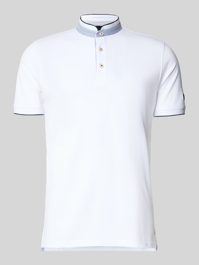 Produktfoto, Regular Fit Poloshirt aus reiner Baumwolle mit Stehkragen von Christian Berg Men, białe, krótkie rękawy, elastyczne brzegi, krój regular fit, długość tyłu w rozmiarze M 75 cm