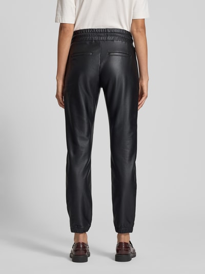 monari Spodnie z imitacji skóry z bocznymi kieszeniami zapinanymi na zamek błyskawiczny Czarny 5