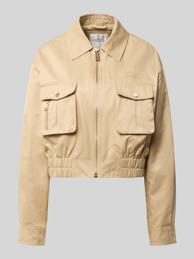 Produktfoto, beige Jacke mit Cargotaschen Modell 'JULIANE' von GUESS aus Baumwoll-Mix im Regular-Fit mit Umlegekragen und elastischem Bund