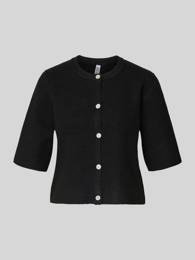Produktfoto, Boxy Fit Strickjacke aus Rippstrick Modell 'SILLY' von PIECES in schwarzer Melange, kurzarm, Crew Neck, einreihige Knopfleiste, strukturierte Woll-Mischung