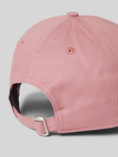 New Era Basecap mit Label-Stitching Modell 'LEAGUE' Rosa 3