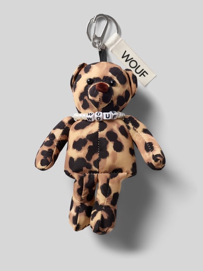 Produktfoto, Charm mit Leo-Print Modell 'Feline Bear' von WOUF mit Logo-Patch, Perlenbesatz, Karabinerverschluss auf beigem Grund