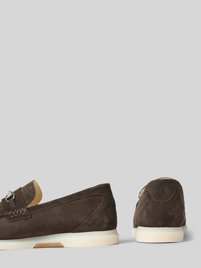 Produktfoto, Loafers aus Leder Modell 'Elia' von Henry Stevens in Dunkelbraun mit abgerundete Spitze, Schlupfform, Absatzhöhe 2 cm, Schafthöhe 7 cm, Schaftweite 12 cm, Echtleder-Oberfläche, weiche Struktur, helle Sohle.