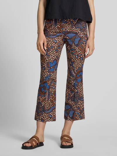 Frauenmodel trägt Schmale Hose aus Baumwoll-Mix Modell 'DONDE' von Weekend Max Mara mit Optik: Allover-Muster, Farbe Braun-Blau, Slim-Fit, Gürtelschlaufen, Knopf und verdeckter Reißverschluss, seitliche Eingrifftaschen, Gesäßtaschen, Material: Baumwoll-Mix, Ganzkörperansicht von vorne.