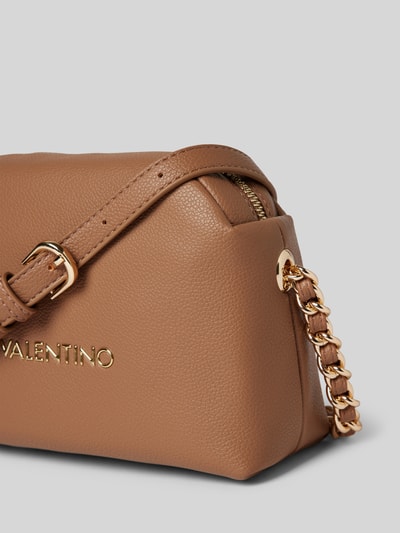 VALENTINO BAGS Torebka z aplikacją z logo model ‘ARCADIA CAMERA BAG’ Camel 2