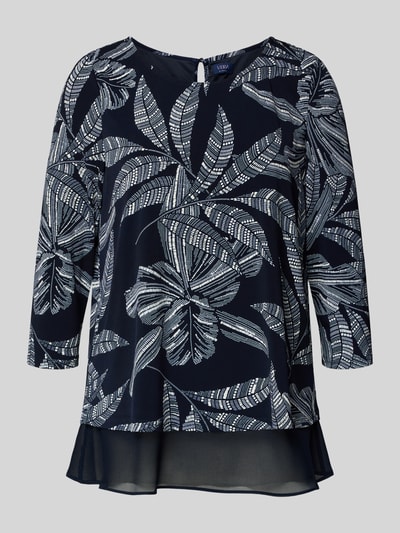 Produktfoto, Blusenshirt mit rückseitigem Schlüsselloch-Ausschnitt von Vera Mont in Dunkelblau mit weißem Blätterprint und Chiffonsaum, Material-Mix mit Stretch-Anteil, gerader Schnitt, 3/4-Arm, Rundhalsausschnitt, Rückenlänge 57 cm bei Größe 36.