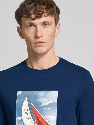 Tommy Hilfiger T-Shirt mit Motiv- und Label-Print Blau 3