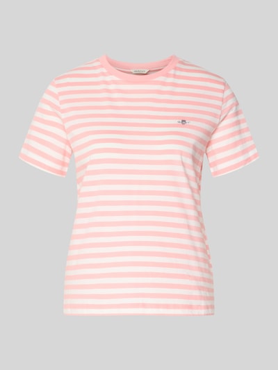 Produktfoto, T-Shirt mit Rundhalsausschnitt und Label-Stitching von Gant, rosa-weiß gestreift, Reine Baumwolle, Regular-Fit, Rückenlänge 56 cm in Größe S