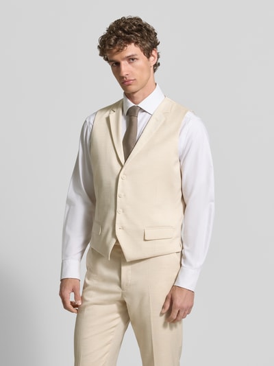 Männermodel trägt Regular Fit Weste mit Reverskragen von MCNEAL, Material-Mix mit Leinen-Anteil, Knopfleiste, Pattentaschen, Ganzkörperansicht von vorne.