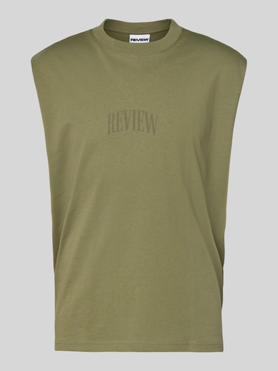 Produktfoto, Muskelshirt mit Logo und Rundhalsausschnitt von REVIEW in Grün, Reine Baumwolle, Regular-Fit, Logo, Rückenlänge 68 cm bei Größe M