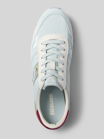 Productfoto, Sneaker aus Leder-Mix mit Logo-Patch Modell 'Millen' van Blauer Usa, afgeronde pasvorm, vetersluiting, profielzool, lichtblauw met groene en bordeaux accenten, model 'Millen', hakhoogte maat 40: 3 cm, schachthoogte: 9 cm, schachtbreedte: 8 cm