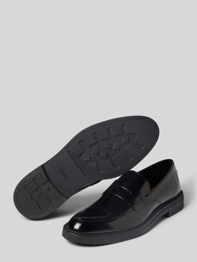 Produktfoto, schwarze Loafer aus Echtleder Modell 'Calev' von BOSS mit glatter Oberfläche und markanter Profilsohle für Herren