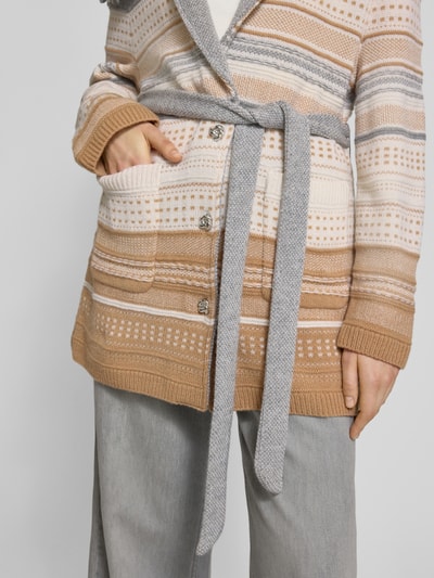 Marc Cain Regular Fit Strickjacke aus Schurwoll-Mix mit Bindegürtel Hellgrau 3
