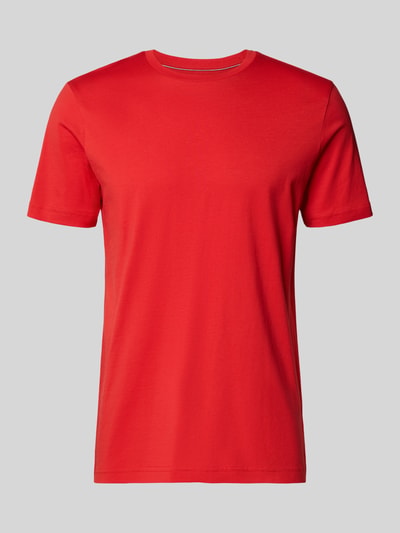 Produktfoto, T-Shirt mit Rundhalsausschnitt von Christian Berg Men, kolor czerwony, czysta bawełna, krój regular fit, długość tyłu w rozmiarze M: 70 cm
