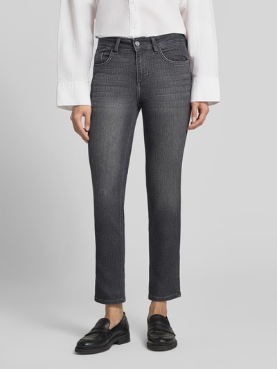Kobiece modelka nosi Slim Fit Jeans mit Lyocell-Anteil Modell 'MONROE' von Liu Jo White, szaro-czarny denim, 5 kieszeni, krój slim fit, skrócona długość, zapięcie na guzik i zamek błyskawiczny, mieszanka bawełny i lyocellu, Szerokość w rozmiarze 27: 36 cm, Długość wewnętrzna nogawki w rozmiarze 27: 63 cm, Ganzkörperansicht z przodu.