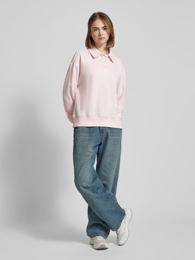 Gina Tricot Sweatshirt mit Umlegekragen Rosa 1