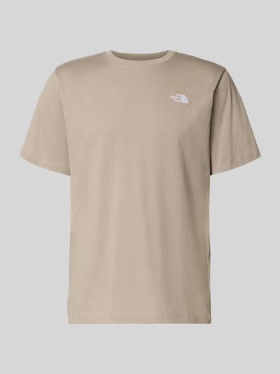 Produktfoto, T-shirt z wyhaftowanym logo 'T-Shirt mit Label-Stitching' od The North Face, mieszanka bawełny, krój regular fit, okrągły dekolt, długość tyłu w rozmiarze M: 70 cm, kolor beżowy, gładka tekstura