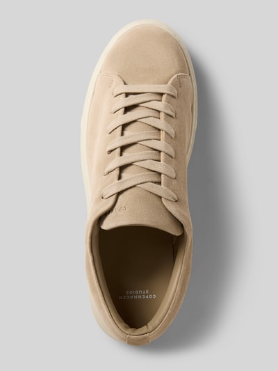 Produktfoto, Sneaker aus echtem Leder mit Logo-Detail von Copenhagen, sandfarben, abgerundete Passform, Schnürverschluss, Absatzhöhe 5 cm, Schafthöhe 8 cm, Schaftweite 8 cm, glatte Oberflächenstruktur