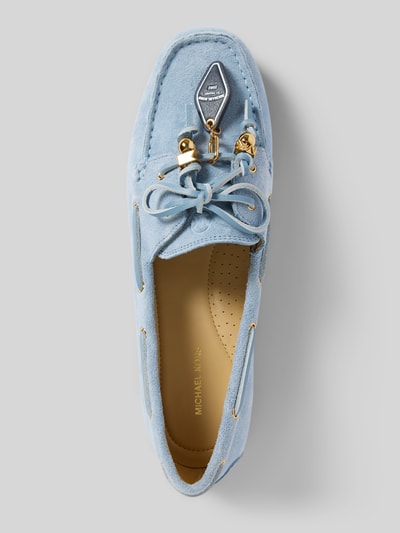 Productfoto, Mokassins uit leder met labelapplicatie model 'FALLON' van MICHAEL Michael Kors, lichtblauw, afgeronde neus, vetersluiting, leren textuur