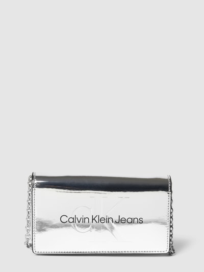 Calvin Klein Jeans Umhängetasche mit Label-Print Modell 'SCULPTED' Silber 2