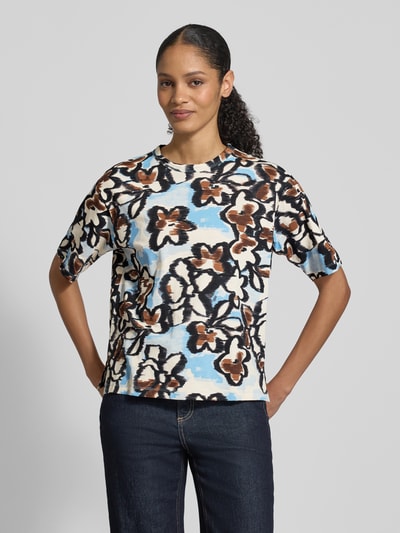 Vrouwenmodel draagt T-Shirt aus reiner Baumwolle van JAKE*S STUDIO WOMAN, katoen, losse fit, ronde hals, korte mouw, voorkant volledige lichaamsweergave.