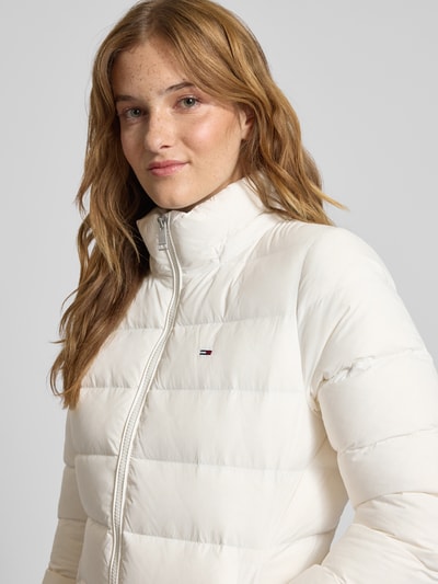 Tommy Jeans Płaszcz puchowy o kroju regular fit z wypełnieniem kaczym puchem Złamany biały 3