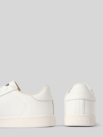 Produktfoto, Sneaker aus echtem Leder Modell 'LOWELL01' von Blauer USA in Weiß mit abgerundeter Form, strukturierter Sohle und Label-Print