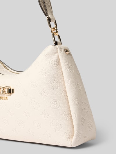 Produktfoto, Shoulder Bag in Leder-Optik mit Logo-Detail Modell 'Anise' von Guess, cremefarben, strukturierte Oberfläche, Reißverschluss, Schulterriemen, geteiltes Hauptfach, Maße 30 cm Breite, 19 cm Länge, 8 cm Tiefe, Riemen 52 cm