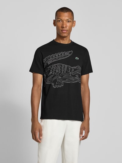 Męski model nosi czarne Regular Fit Sport-T-Shirt aus Baumwoll-Mix von Lacoste, duży nadruk krokodyla, widok z przodu, Herren sport-t-shirt od Lacoste Sport, Ganzkörperansicht von vorne