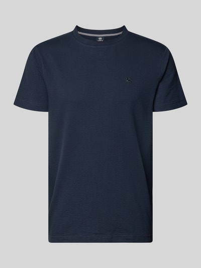 Produktfoto, T-Shirt mit Strukturmuster und Logo-Stitching von Lerros in Dunkelblau, Regular-Fit, Baumwoll-Mix mit Stretch-Anteil, Rundhalsausschnitt, Rückenlänge bei Größe M 75 cm.