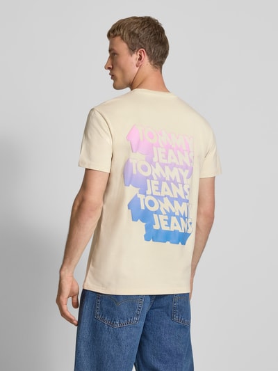 Tommy Jeans Regular Fit T-Shirt aus reiner Baumwolle Sand 4