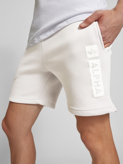 Alpha Industries Sweatshorts mit elastischem Bund und Tunnelzug Hellgrau 3