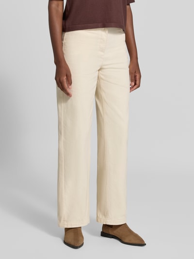 Frauenmodel trägt Barrel Jeans aus reiner Baumwolle Modell 'GAZZA' von MAX&Co., Damen Barrel Jeans, beige, weite Form, Nahaufnahme Oberkörper.