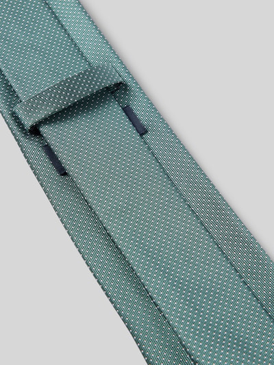 Produktfoto, Krawatte aus reiner Seide von Willen in Grün mit feiner Struktur, klassische Passform, Label-Detail, Breite 150 cm