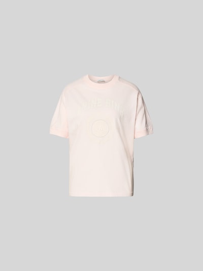 Produktfoto, Regular Fit T-Shirt mit Logo-Print von Anine Bing aus reiner Baumwolle in Hellrosa mit Rundhalsausschnitt und kurzem Arm.