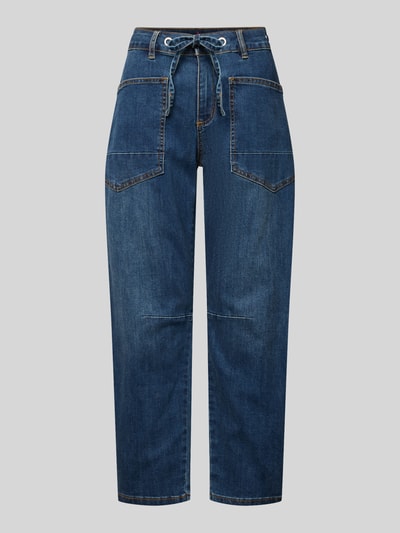 Produktfoto, Straight Fit Jeans mit Viskose-Anteil Modell 'Barrel' von Buena Vista im Baumwoll-Mix, mittelblau mit aufgesetzten Taschen und Tunnelzug.