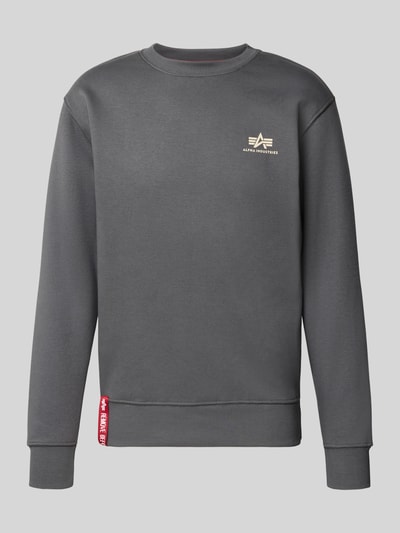 Produktfoto, Sweatshirt mit Label-Details von Alpha Industries in Grau, Baumwoll-Mix, gerade Form, Rundhalsausschnitt, gerippte Abschlüsse