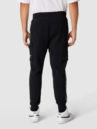 Nike Sweatpants mit Cargotaschen Modell 'REPEAT' Black 5