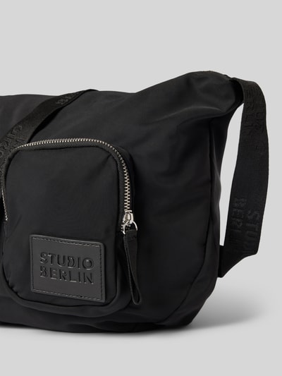 STUDIO BERLIN Umhängetasche mit Label-Patch Modell 'TEGEL' Black 3