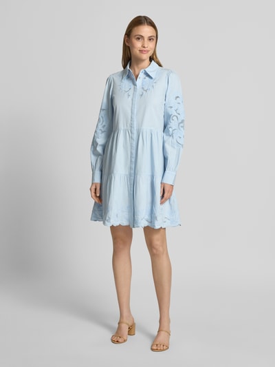 YAS Knielanges Hemdblusenkleid mit Lochstickerei Modell 'Zimia' Hellblau 1