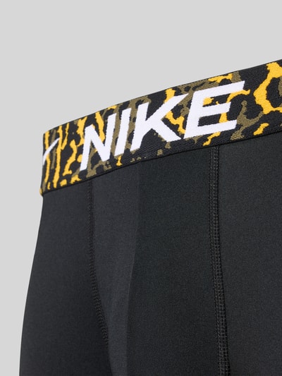 Produktfoto, Trunk im 3er-Pack Modell 'ESSENTIAL MICRO' von Nike, schwarze glatte Struktur, Bund mit gelbem Animal-Print, Herren Pant & Trunk