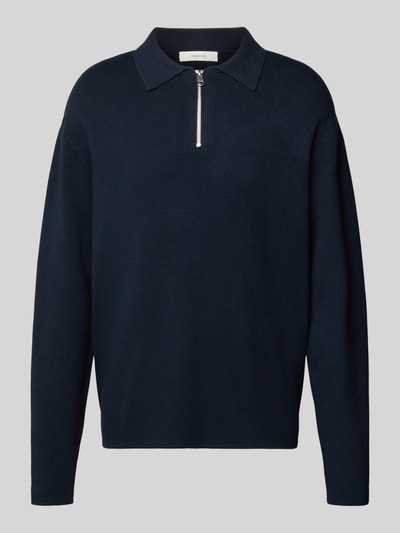 Produktfoto, Relaxed Fit Pullover aus reiner Viskose mit halblangem Zipper von Selected in dunkelblau, unifarben, Struktur-Strick, Polokragen, matt, Feinstrick, langarm, gerippte Abschlüsse