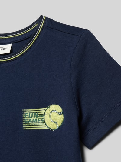 Produktfoto, Regular Fit T-Shirt aus reiner Baumwolle von s.Oliver RED LABEL in Dunkelblau, 3D-Motiv-Print mit Tennisball, Rundhals, Kurzarm, Jerseystruktur, unifarben, Kinderbekleidung