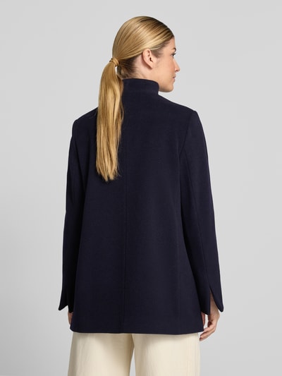 Vrouwenmodel draagt Mantel mit Stehkragen und Knopfverschluss van ICONS Cinzia Rocca, donkerblauw, katoen, regular fit, rugaanzicht