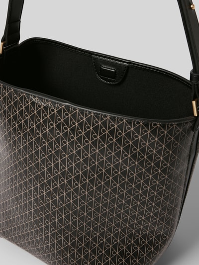 Produktfoto, Bucket Bag in Leder-Optik von CK Calvin Klein mit Allover-Logo-Print, Magnetverschluss, herausnehmbarer Innentasche, schwarze glatte Struktur