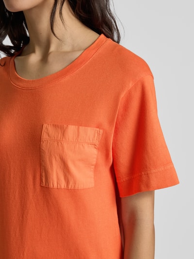 Marc O'Polo Loose Fit T-Shirt mit aufgesetzter Satin-Tasche Orange 3