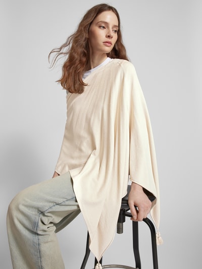 comma Cape in unifarbenem Design mit Bommeln Sand 3