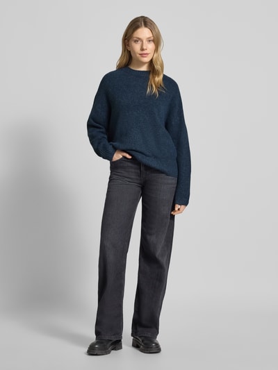 Vero Moda Sweter o kroju relaxed fit z dodatkiem wełny model ‘BOOM’ Granatowy melanż 1