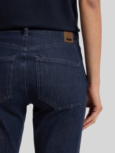 BOSS Spodnie jeansowe regular bootcut z mieszanki bawełny z dodatkiem wiskozy model 'KICK FLARE' Granatowy 3